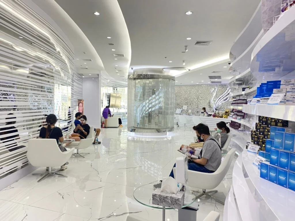 Aesthetic clinic in DHA Lahore offering professional skin and beauty treatments at Hira Salon