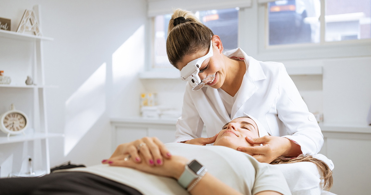 Female dermatologist in DHA Lahore providing advanced skin and hair treatment