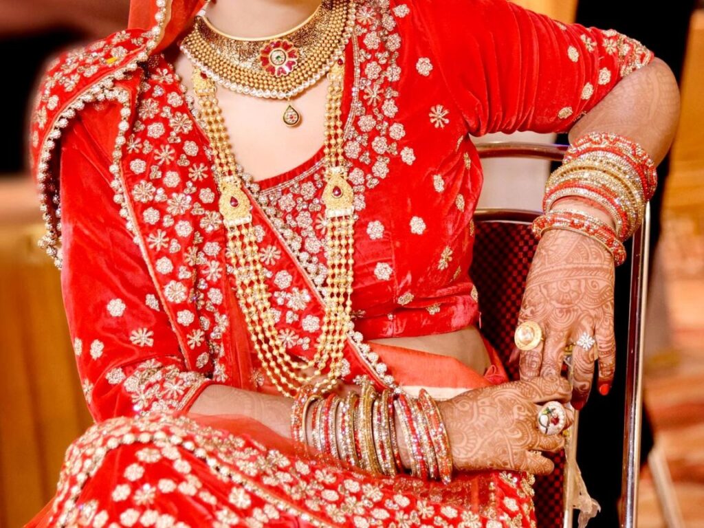 Custom gold jewellery design Lahore